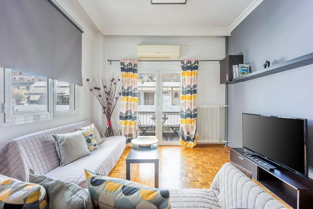 Apartment In The Middle Of Everything Афины Экстерьер фото