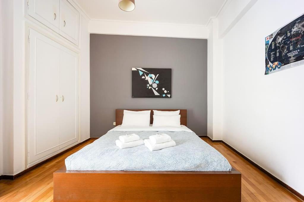 Apartment In The Middle Of Everything Афины Экстерьер фото