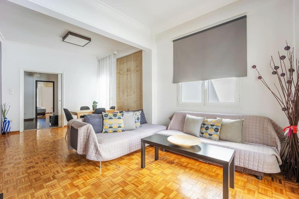 Apartment In The Middle Of Everything Афины Экстерьер фото