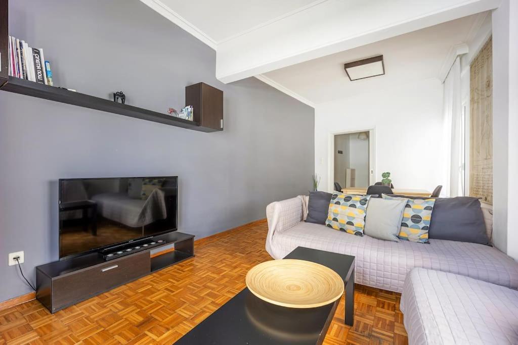 Apartment In The Middle Of Everything Афины Экстерьер фото
