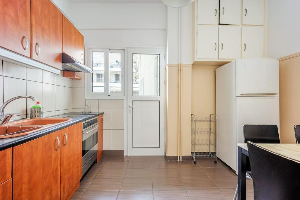 Apartment In The Middle Of Everything Афины Экстерьер фото