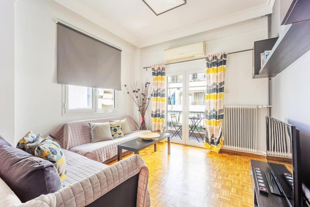 Apartment In The Middle Of Everything Афины Экстерьер фото
