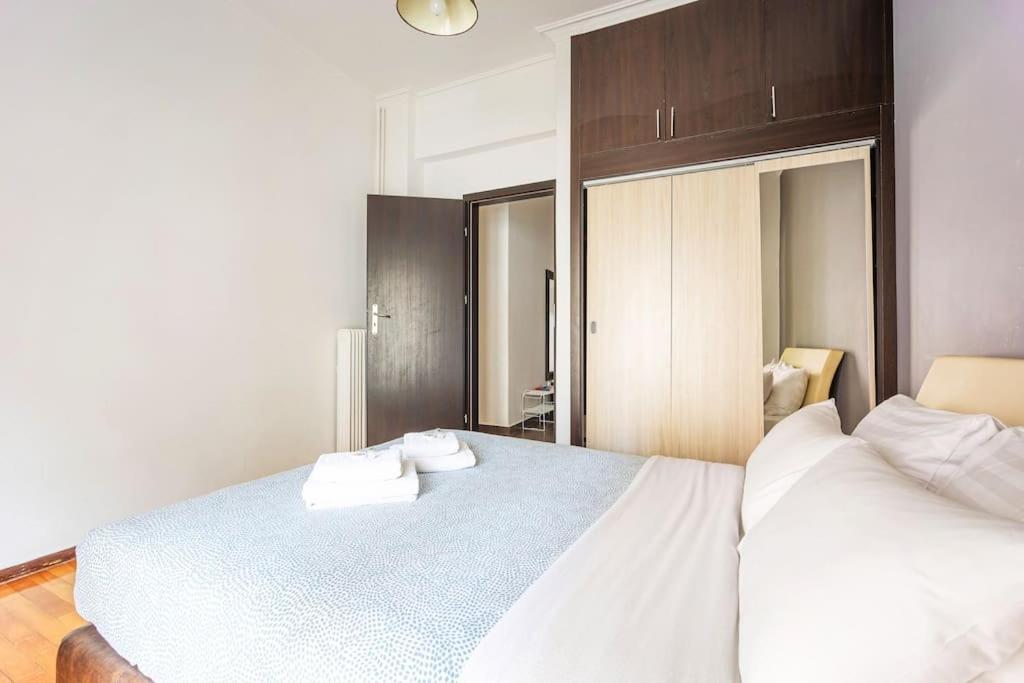 Apartment In The Middle Of Everything Афины Экстерьер фото